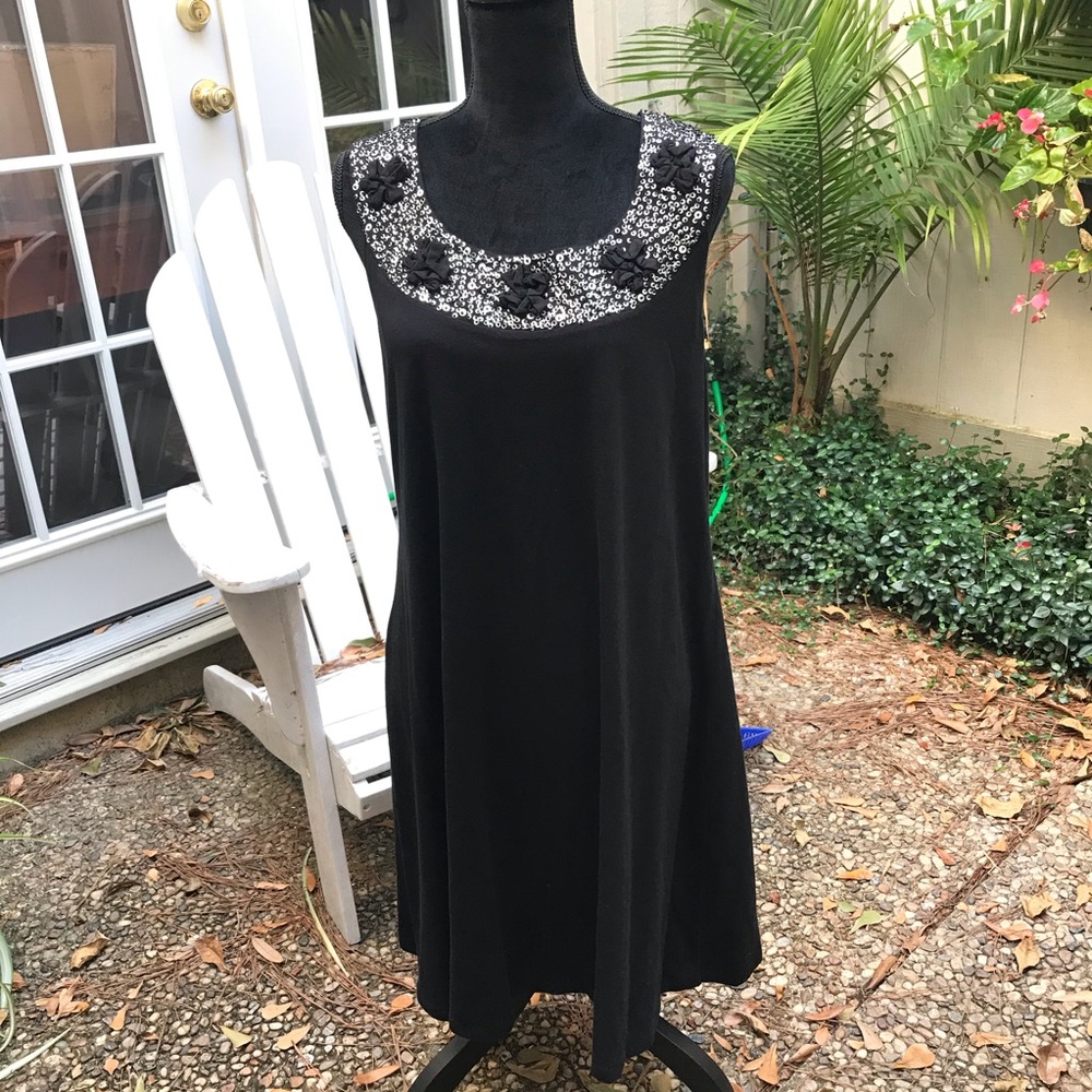 Peter Nygard Black dress size medium metal detail